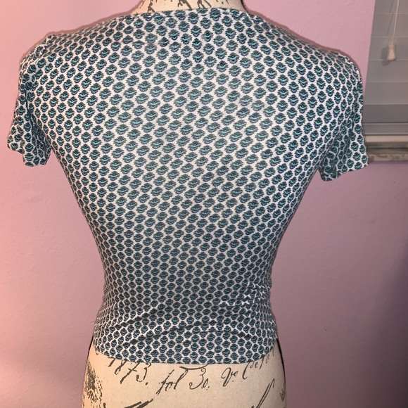 UO Vneck - Picture 4 of 5